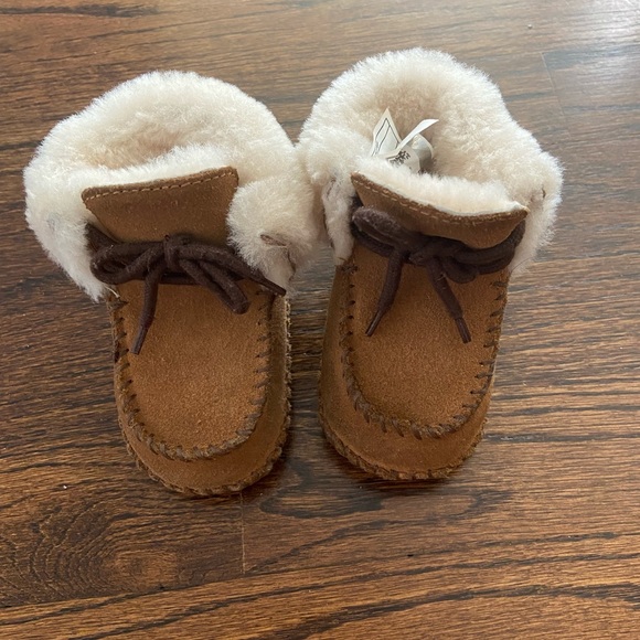 Infant Ugg Booties Chestnut Gently Used - Picture 1 of 6
